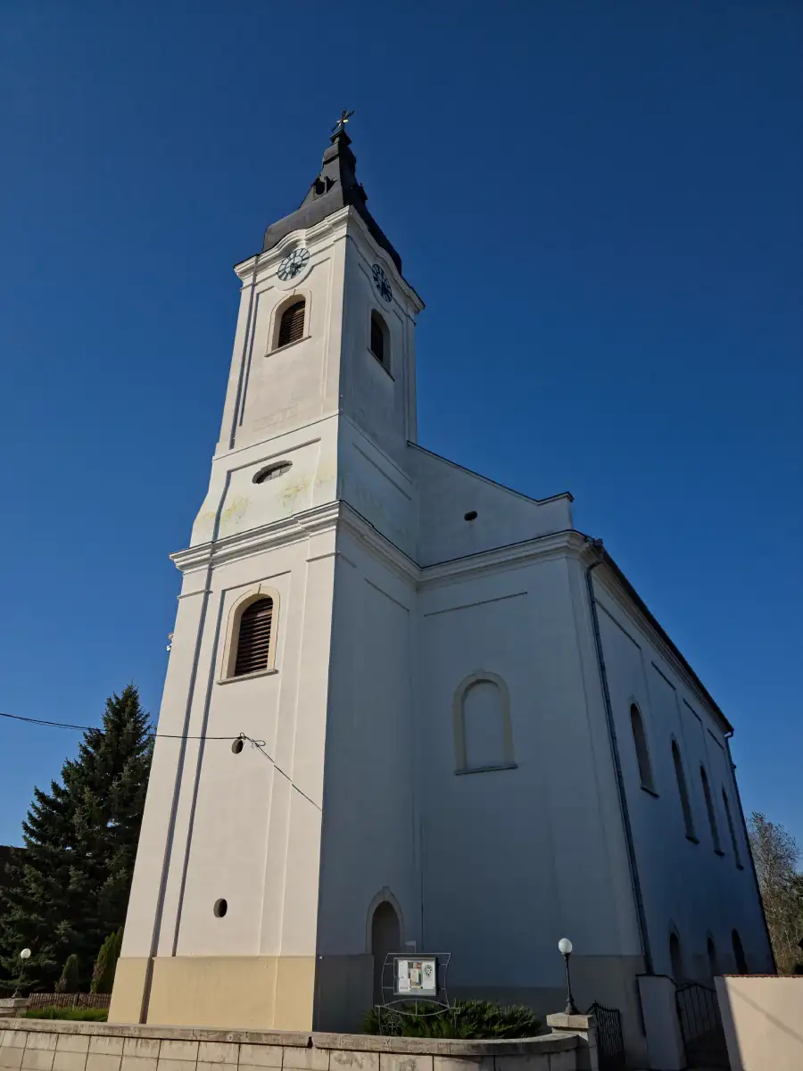 A szügyi evangélikus templom bejárata