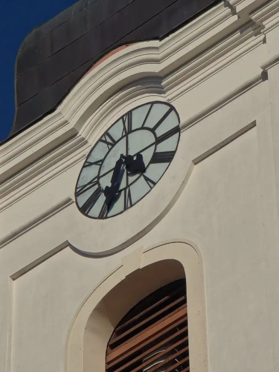 Toronyóra részlet a szügyi evangélikus templomon