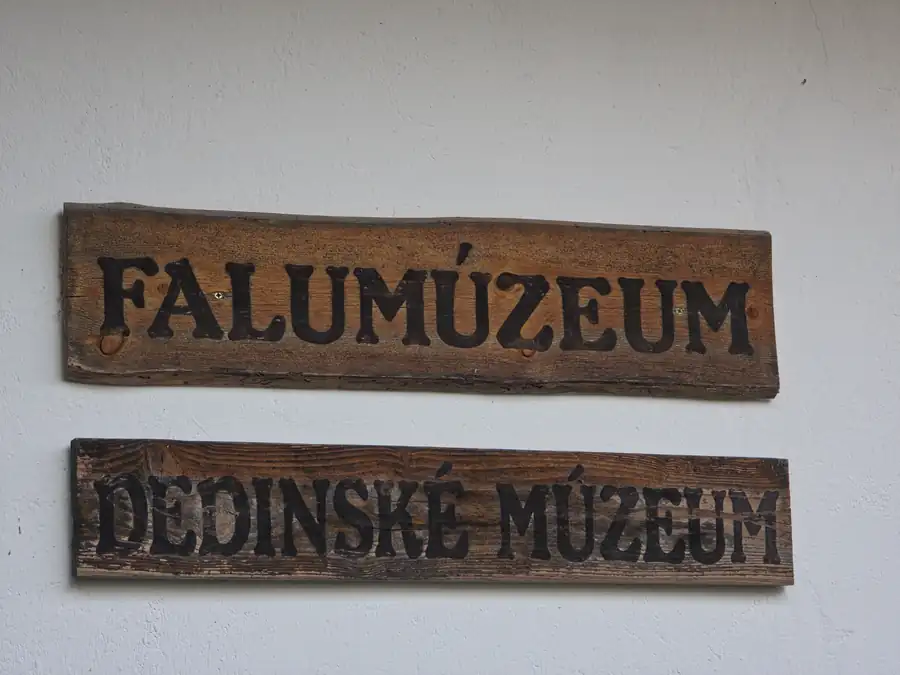 Falumúzeum felirat Szügyön