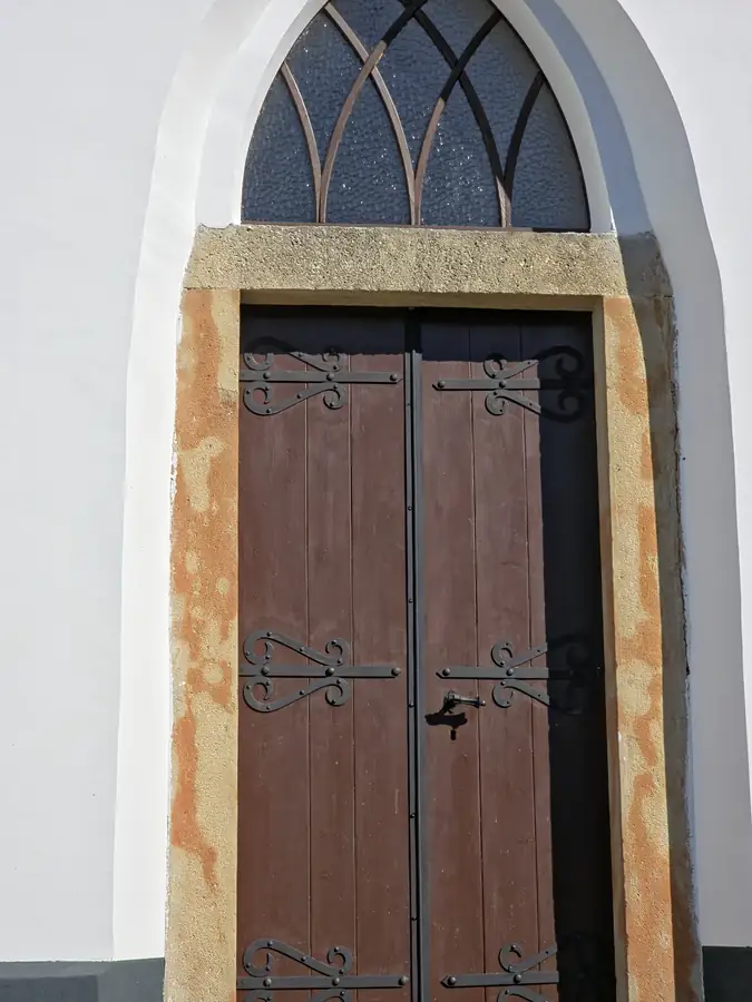 A Hanzély-kápolna homlokzata Szügyön