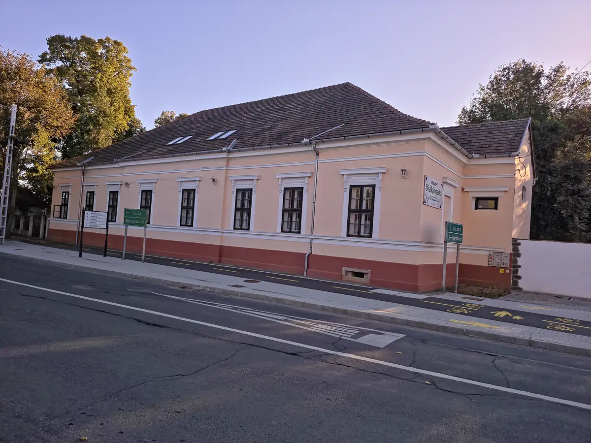 A Hanzély-kastély kastélykertje Szügyön