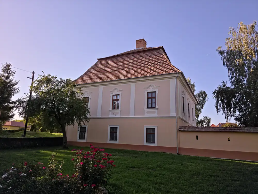 A Vármegyeháza egykori oldalszárnya Szügyön